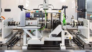 Der neue Robotik-Prüfstand bei Castrol ermöglicht eine zeitnahe Testung von Schmierstofflösungen in verschiedenen Anwendungsszenarien von Robotern. (Bild: Castrol)