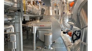 Hier blickt man auf die Kopfseite eines Wärmetauschers, den Ness Wärmetechnik im Rahmen einer Retrofit-Maßnahme in puncto Prozesswärme bei Eggers in Niederösterreich installiert hat. Hier erklären die Experten, wie man sich günstiger den heutigen Herausforderungen stellen kann ... (Bild: Ness)