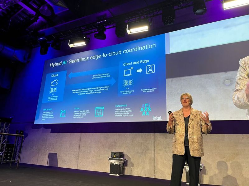 Bei Intel ist man ebenfalls der Ansicht, dass hybride KI eine entscheidende Rolle spielen wird. (Bild: Vogel IT-Medien)