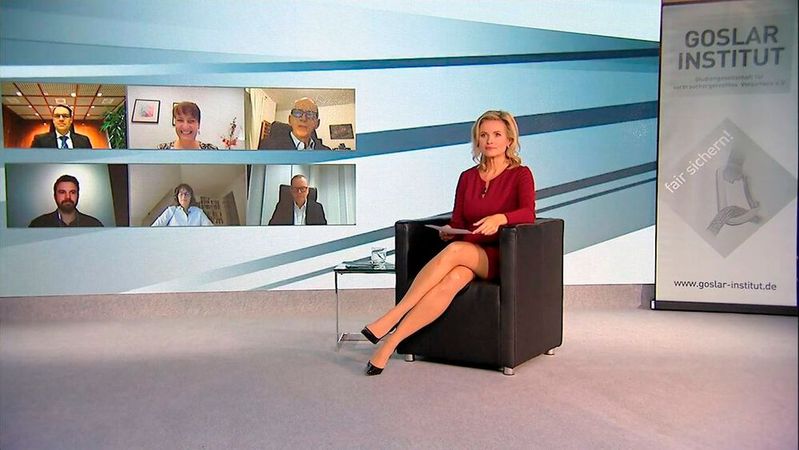 Unter Leitung von Modreratorin Carola Ferstl diskutierten sechs Expertinnen und Experten über den „Datenschatz“ des Autofahrers.(Bild:  Goslar-Institut)