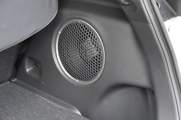 Für den nötigen Wumms sorgt der Subwoofer der Rockford-Soundgate-Anlage. (Bild: Schreiner/»kfz-betrieb«)