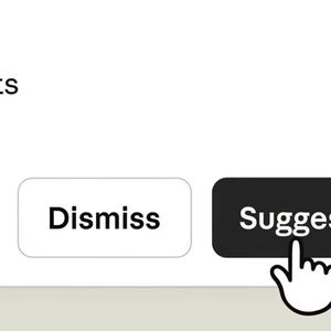 Zu jedem Befund führen die Optionen "Dismiss" zum Verwerfen mit dokumentiertem Grund und "Suggest fix" zur Erzeugung eines Patches in Claude Code im Web.(Bild:  Joos)