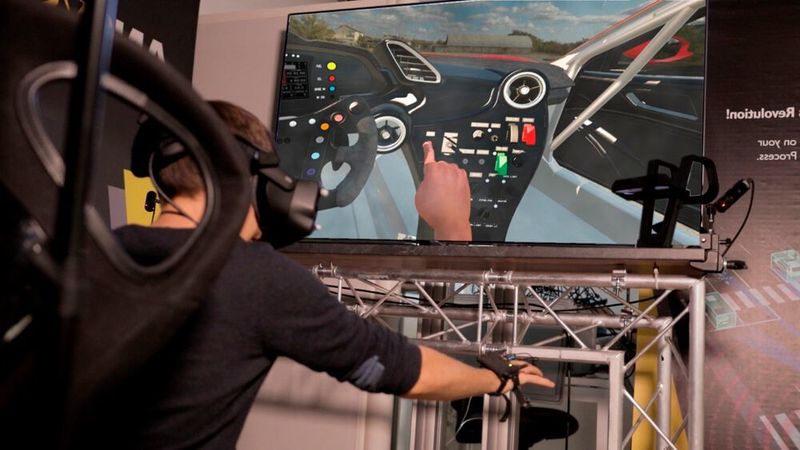 Mit dem Ziel, für mehr Sicherheit zu sorgen, sollten wichtige Daten auf die Windschutzscheibe projiziert werden, so dass der Fahrer Informationen sieht, ohne dabei die Augen von der Straße nehmen zu müssen.  (Ansys)