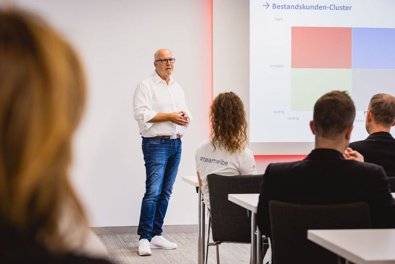 Impressionen vom 24. Würzburger EMS-Tag: Im Mittelpunkt standen aktuelle Branchenthemen, praxisnahe Impulse und insbesondere der persönliche Austausch innerhalb der EMS-Community. (Bild: Stefan Bausewein)