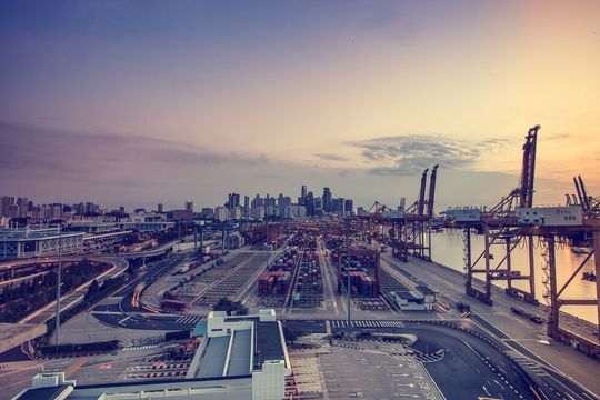 Der Großteil der deutschen Unternehmen nutzt bereits IIoT-Systeme. Denn rund 70 Prozent der Tech-Entscheider geben an, dass in ihrer Firma bereits Maschinen und Geräte untereinander sowie mit dem Internet vernetzt sind. Der Großteil der deutschen Unternehmen nutzt bereits IIoT-Systeme. Denn rund 70 Prozent der Tech-Entscheider geben an, dass in ihrer Firma bereits Maschinen und Geräte untereinander sowie mit dem Internet vernetzt sind.