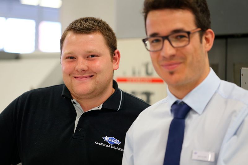 Besucher und Mapal-Entwicklungsexperten an den Fachpressetagen (Matthias Böhm)