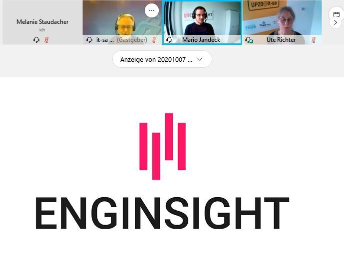 Das erste Startup, das sich beim UP20@it-sa Award vorstellen durfte, war Enginsight. Geschäftsführer Mario Jandeck (Mitte) präsentierte das autonome Frühwarnsystem des Unternehmens aus Jena. Moderiert wurde der Award von Frank Venjakob (li.), Director it-sa, und Ute Richter (re.), Managing Director des Digital Hub Cybersecurity, der Teil des Fraunhofer-Institut für Sichere Informationstechnologie ist. (IT-Business)
