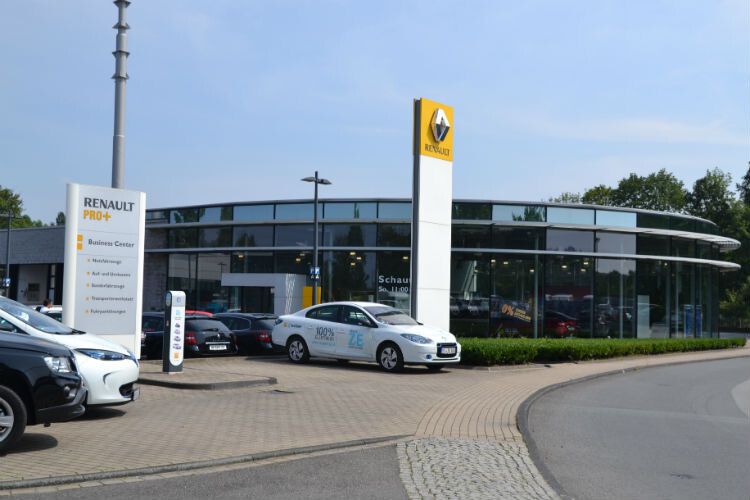 Mit seiner konzertierten Internetstrategie will das Autohaus Witzel alles tun, damit die Kunden ihren Kaufvertrag im Autohaus unterzeichnen, und nicht bei den Neuwagenvermittlern landen. (Foto: Mauritz)