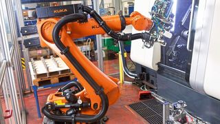 Die Roboter des Typen KR Quantec sollen zukünftig auch beim Automobilzulieferer Seojin Industrial in der Produktion stehen. (Kuka)