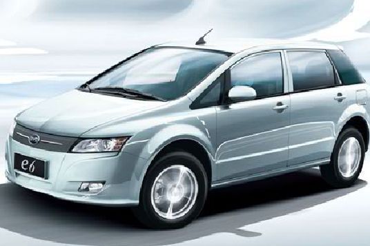 Elektroautos, die 2011 auf den Markt kommen: Der chinesische Hersteller BYD will sein Modell E6 ins Rennen schicken. Angekündigt ist eine Reichweite von 330 Kilometern und ein Preis von 40.000 US-Dollar. (Archiv: Vogel Business Media)