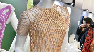 Platz 1: Die Kleiderkollektion „The Birth of Venus“ wurde von dem Kleid inspiriert, das Danit Peleg für die Eröffnungszeremonie der Paralympischen Spiele entworfen hatte. Die Kollektion besteht aus fünf verschiedenen Looks, die mithilfe von Fila-Flex-Filamenten gedruckt wurden. (Mesago Messe)