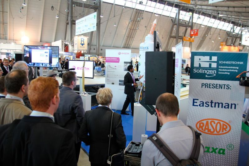 Und weiter geht der Rundgang durch die Hallen der Composites Europe 2015... (Bild: Königsreuther)