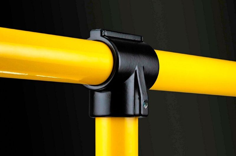 Apart from coating in all RAL colours, Brinck can also refine its aluminium tubular connectors with various surface finishes (raw, polished, anodised etc.). (Brink)