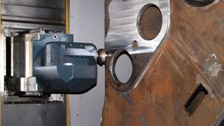 Moderne CNC Maschinen sind in der Lage alle relevanten Bearbeitungsvorgänge an einem Werkstück in mehreren Arbeitsschritten durchzuführen. (Bild: gemeinfrei)