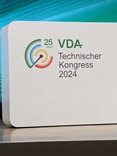 Zur Jubiläumsveranstaltung seines Technischen Kongresses verbuchte der Verband der Automobilindustrie 450 Gäste, die sich in 50 Vorträgen über die technische, wirtschaftliche und auch politische Zukunft der Mobilität informieren konnten.  (Bild: Stefanie Eckardt)