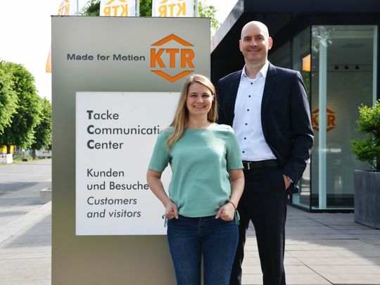 (Olga Holthaus und Chris Trommer von KTR Systems. Bild: KTR Systems)