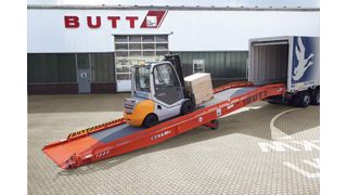 Durch die mittig angeordnete Schwimmachse lässt sich die Laderampe optimal verfahren und benötigt während des Rangierens wenig Platz. (Archiv: Vogel Business Media)