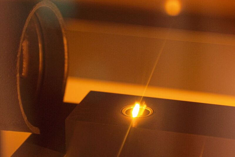 Bild 3: Die Laserbearbeitung eines Uhrenkomponenten. (Bild: GF Machining Solutions)