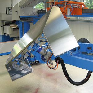 Mit der Portallösung lassen sich Freiräume einfacher gestalten und nutzen. Da lassen sich beispielsweise auch Werkstücke mit 1680 mm Länge locker drehen.