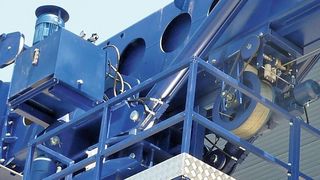 Nord Drivesystems lieferte belastbare Getriebemotoren, die den Multiteleskop-Sockel der Fassadenreinigungsanlage heben und drehen. (Bild: Nord Drivesystems)