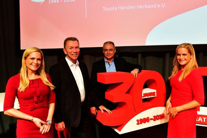 Der Präsident des THV Michael Martin (links) mit seinem scheidenden Vizepräsidenten Bernd Förster. (THV/ C.Olaf Adickes)