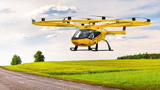Multikopter sollen nach Angaben des Autofahrerclubs den Rettungshubschrauber keinesfalls ersetzen. (Bild: ADAC (Fotomontage))