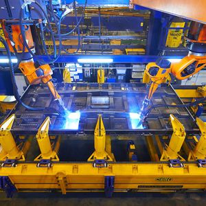 Bei Tandem Weld schmelzen zwei separate Schweißdrähte in einem Schmelzbad ab.