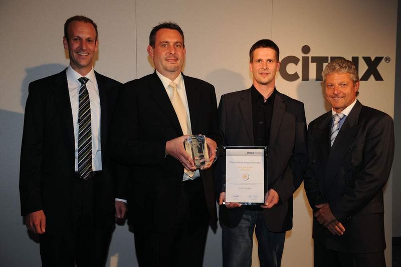 Als „Rising Star” wurde die ACE GmbH ausgezeichnet. V.l.n.r.: Peter Goldbrunner, Director Partner Sales bei Citrix, Matthias Pfingstag, ACE Consulting & Sales, Marc Borst, ACE-Teamleiter UC, und Citrix-Geschäftsführer Karl-Heinz Warum. (Archiv: Vogel Business Media)