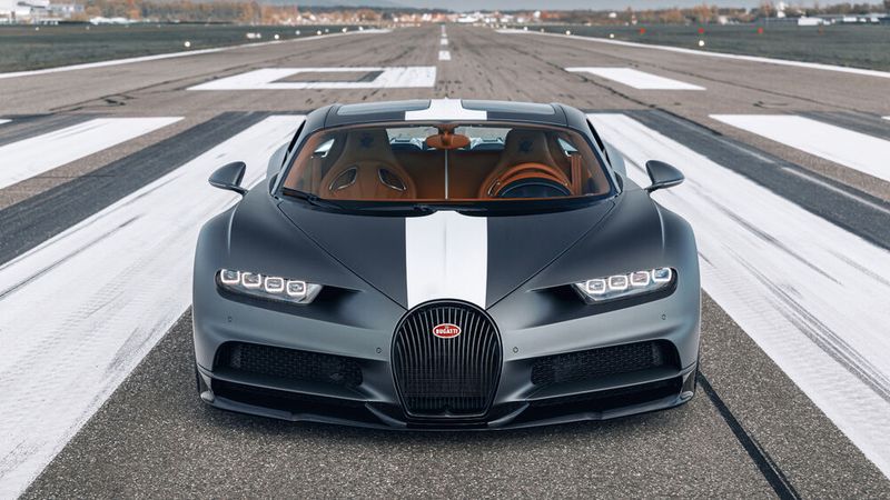 Auf der Startbahn: Bugatti ehrt mit einer neuen Edition des Chiron Sport „Les Legendes du Ciel“ - die Rennfahrer des „goldenen Jahrzehnts“.(Bild:  Bugatti)
