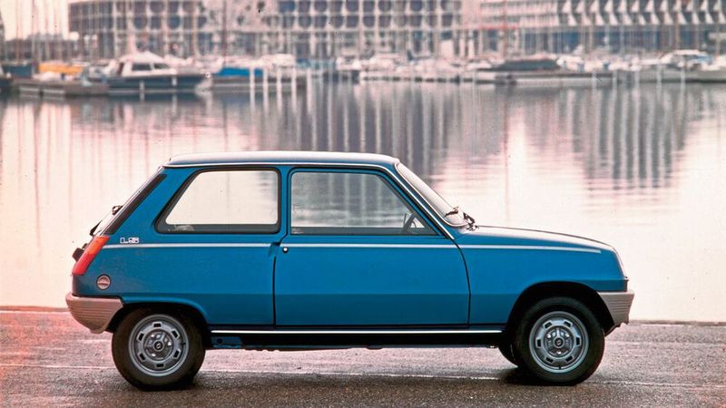 Die besser motorisierte Ausführung trug das Kürzel „LS“ bzw. „TS“. Ihr 1.300 cm³-Motor leistete 47 kW/64 PS. Darüber rangierte der sportliche Alpine mit 68 kW/93 PS bzw. der Alpine Turbo mit 79 kW/108 PS. (Bild: Renault)