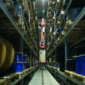 Gut abgelagert: Hochregal-Lager von TKD in Nettetal. Hier gibt es alles, was das Herz begehrt.