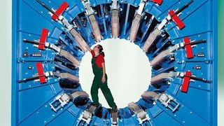 Der Raupenabzug von Kuag ist einfach zu zerlegen und schnell wieder zu montieren. Damit ist er reisetauglich. Bild: Lenze (Archiv: Vogel Business Media)