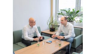 Jörg Ralf Oeder, technischer Leiter der Geschäftseinheit Weiss Spindeltechnologie (links), und Dr. Jens Falker, Technischer Leiter GMN Paul Müller Industrie GmbH & Co. KG. (Bild: GMN)