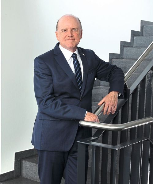 „Mit unserer Erfahrung in der Lager-, Getriebe- und Elektromotorenentwicklung, unseren Produktionstechnologien und nicht zuletzt unseren Möglichkeiten bei der Simulation und Prüfstandserprobung können wir einen entscheidenden Beitrag für die Weiterentwicklung von Leichtbau- robotern leisten“, erklärt Ralf Moseberg, Leiter Geschäftsbereich Industrial Automation bei Schaeffler.  (Bild: Schaeffler)