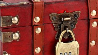 In der deutschen Industrie bleiben die Schatztruhen mehrheitlich fest verschlossen, wenn es um Investitionen geht. Das geht aus einer aktuellen Befragung des Münchener Ifo-Instituts hervor ... (Bild: Treasuremaker)