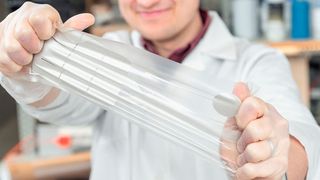 Die Sensormatrix besteht aus sehr dünnen Schichten aus anpassungsfähigen Materialien, die unterschiedliche elektromechanischen Eigenschaften haben. (Timka Seppänen)