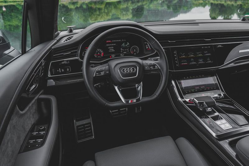 Der Innenraum des SQ7 präsentiert sich nobel und sportilch zugleich. (Bild: Audi)