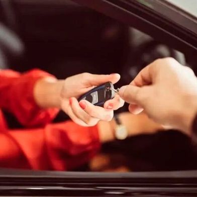 Zwar geht es der Autoindustrie – und damit auch der deutschen – derzeit nicht besonders gut, doch hat sich laut Analyse nun herausgestellt, dass man weltweit bei den Verkäufen die Pole Position halten konnte. (Bild: K. Haberle)