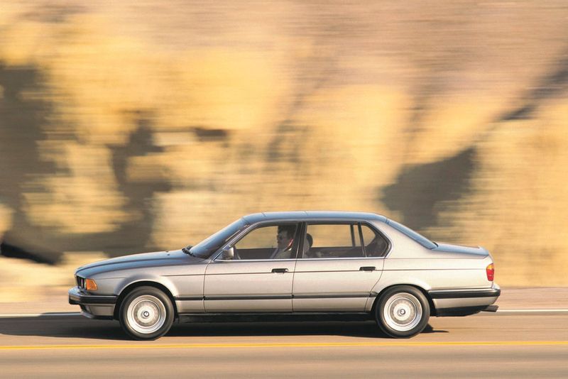 Der Fahrer konnte per Knopfdruck zwischen einer komfortbetonten und einer sportlich-straffen Fahrwerksabtimmung wählen. (BMW)