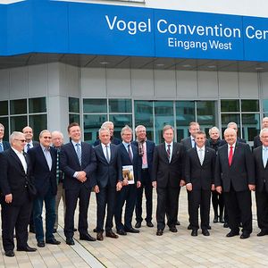 Führungsspitze: Die Vorstandsmitglieder des ZDK tagten bei Vogel Business Media in Würzburg. (Foto:  Grimm)