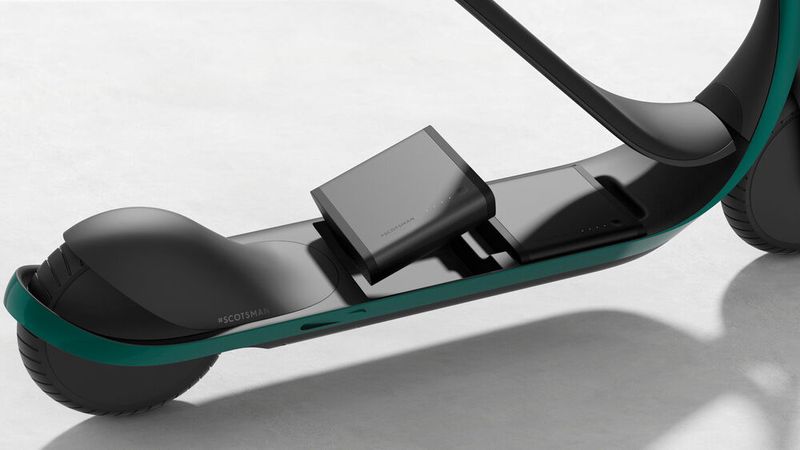 Clever gelöst: der zweiteilige Quick-Release-Akku im Fahrzeugboden. (Bild: Scotsman)