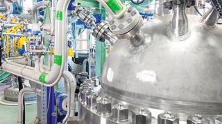 Carbon dioxide as new raw material: At this production plant in Dormagen, Covestro is now incorporating 20 percent CO2 into an important foam component. (Covestro)