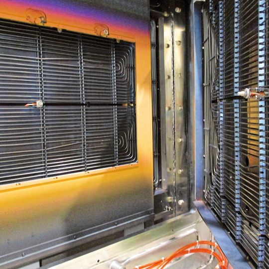 Neu entwickelter Messaufbau mit Sensormesskopf zur in-situ Charakterisierung von Beschichtungsprozessen bei hohen Prozesstemperaturen. Neu entwickelter Messaufbau mit Sensormesskopf zur in-situ Charakterisierung von Beschichtungsprozessen bei hohen Prozesstemperaturen.