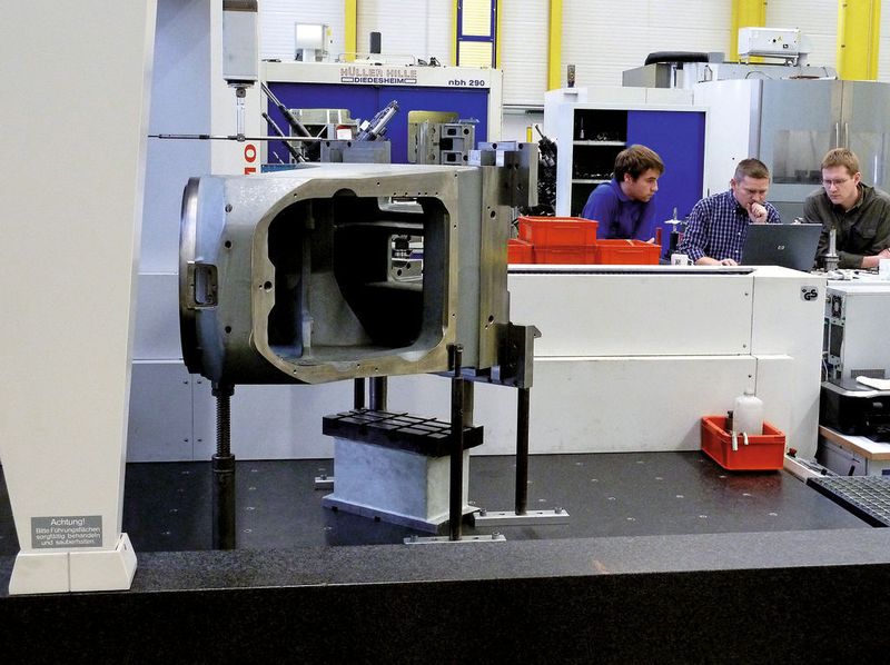 Eine hochwertige Qualitätsfertigung verlangt auch nach entsprechenden Messeinrichtungen, wie beispielsweise dieser Koordinatenmessmaschine. Qualität wird bei LTI nicht nur diskutiert, sondern auch praktisch umgesetzt – und das tagtäglich. Bild: Kuhn (Archiv: Vogel Business Media)
