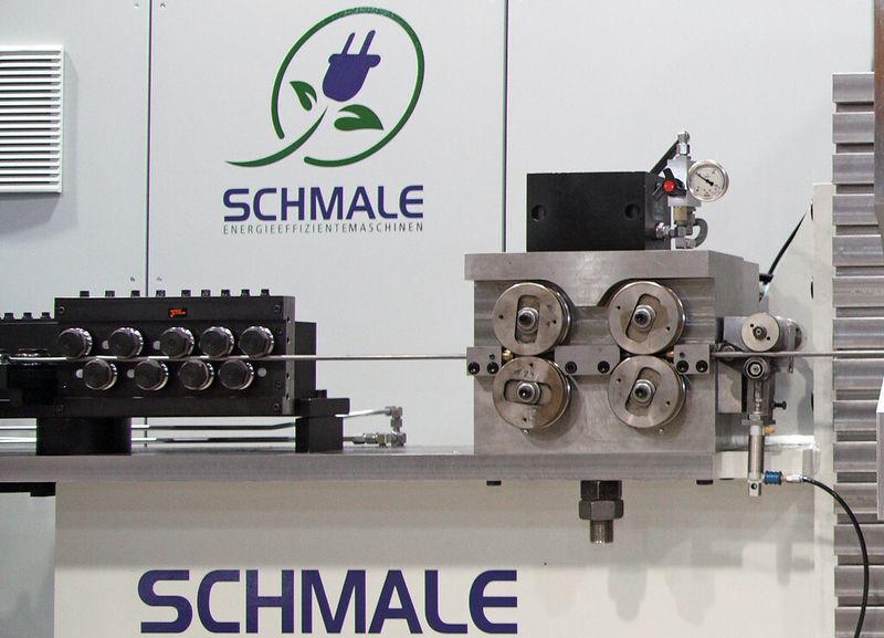 Bild 2: Die Module der X2000NC, wie der servoelektrische Rolleinzug, sind frei konfigurierbar und nachrüstbar – auch an bestehenden Schmale-Anlagen. (Bild: Schmale Maschinenbau)