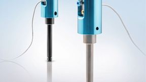 Der neue Kugeltragbolzen von Halder lässt sich mithilfe des Betätigungsmoduls pneumatisch bedienen und so einfach in automatisierte Prozesse integrieren. (Bild: Erwin Halder)