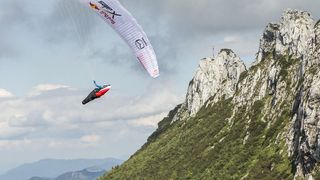 Alpenüberquerung per Gleitschirm und zu Fuß – eine extreme Herausforderung für Mensch und Material. (Bild: Skywalk)