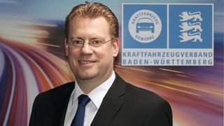Hauptgeschäftsführer Carsten Beuß vom Kfz-Gewerbe Baden-Württemberg lobt seine Landesregierung und deren Engagement in Sachen E-Fuels. (Bild: Kfz-Baden-Württemberg)