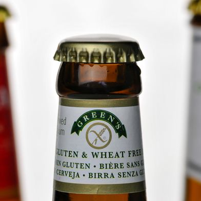 Glutenfreies Gerstenbier kann trotzdem noch Spuren von Gluten enthalten. Eine verlässliche Analytik und Qualitätskontrolle ist daher gerade für Personen mit Zöliakie wichtig (Symbolbild). (Bild: © Stephen – stock.adobe.com)