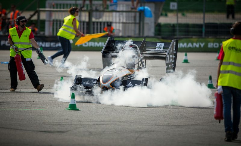 115 Studenten-Team kämpften am 29. Juli bis 3. August um den Sieg bei dem Formula Student Germany Wettbewerb 2014 am Hockenheimring (Formula Student Germany/Kroeger)